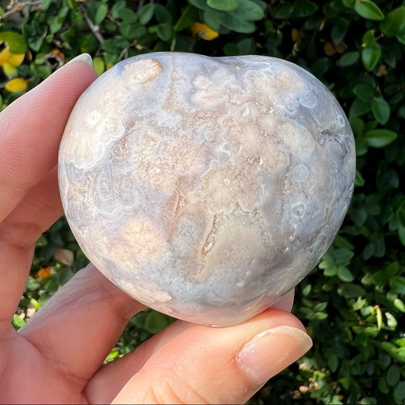 Creamy Blue Flower Agate Heart - Picture 3 of 6